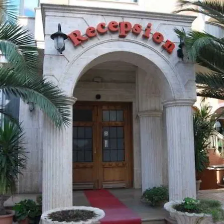 Ferrari 3* Tirana