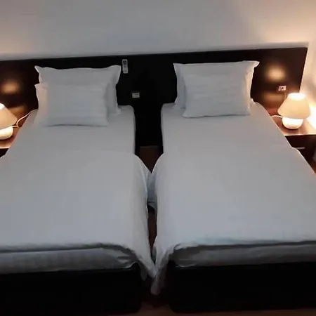 Ferrari Ξενοδοχείο Τίρανα