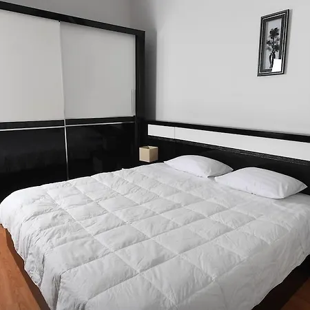 Ferrari 3* Τίρανα