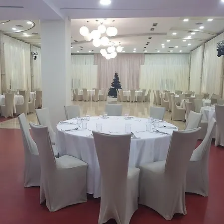 Ferrari 3* Τίρανα