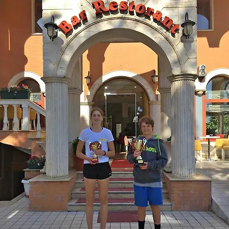 Ferrari Ξενοδοχείο Τίρανα